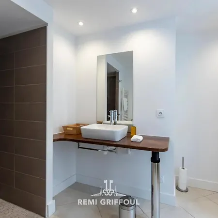 The Duplex Varin Beautiful & Garden 4 People Apartment