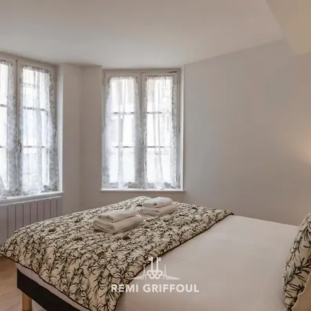Apartment The Duplex Varin Beautiful & Garden 4 People