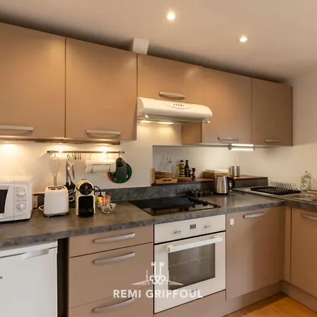The Duplex Varin Beautiful & Garden 4 People Apartment *
