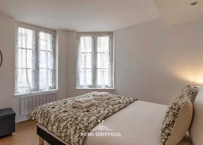 Апартаменты The Duplex Varin Beautiful & Garden 4 People