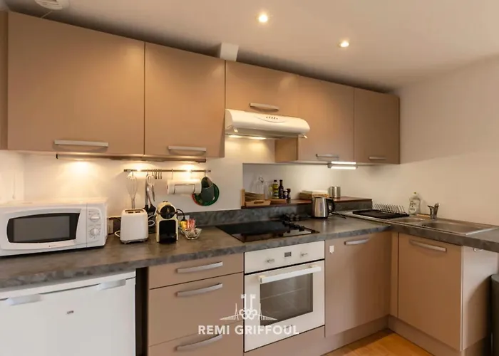 The Duplex Varin Beautiful & Garden 4 People Апартаменты *