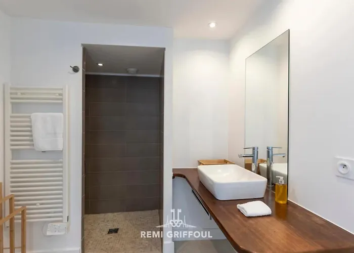 Апартаменты The Duplex Varin Beautiful & Garden 4 People Онфлёр