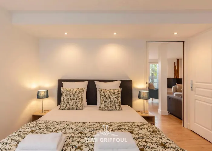 The Duplex Varin Beautiful & Garden 4 People Апартаменты